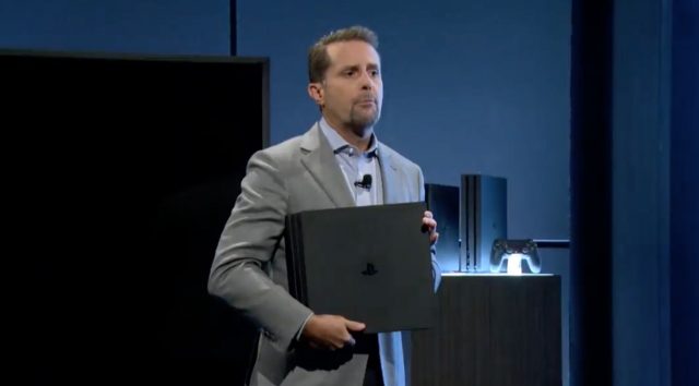 Andrew House durante la presentazione di PS4 Pro